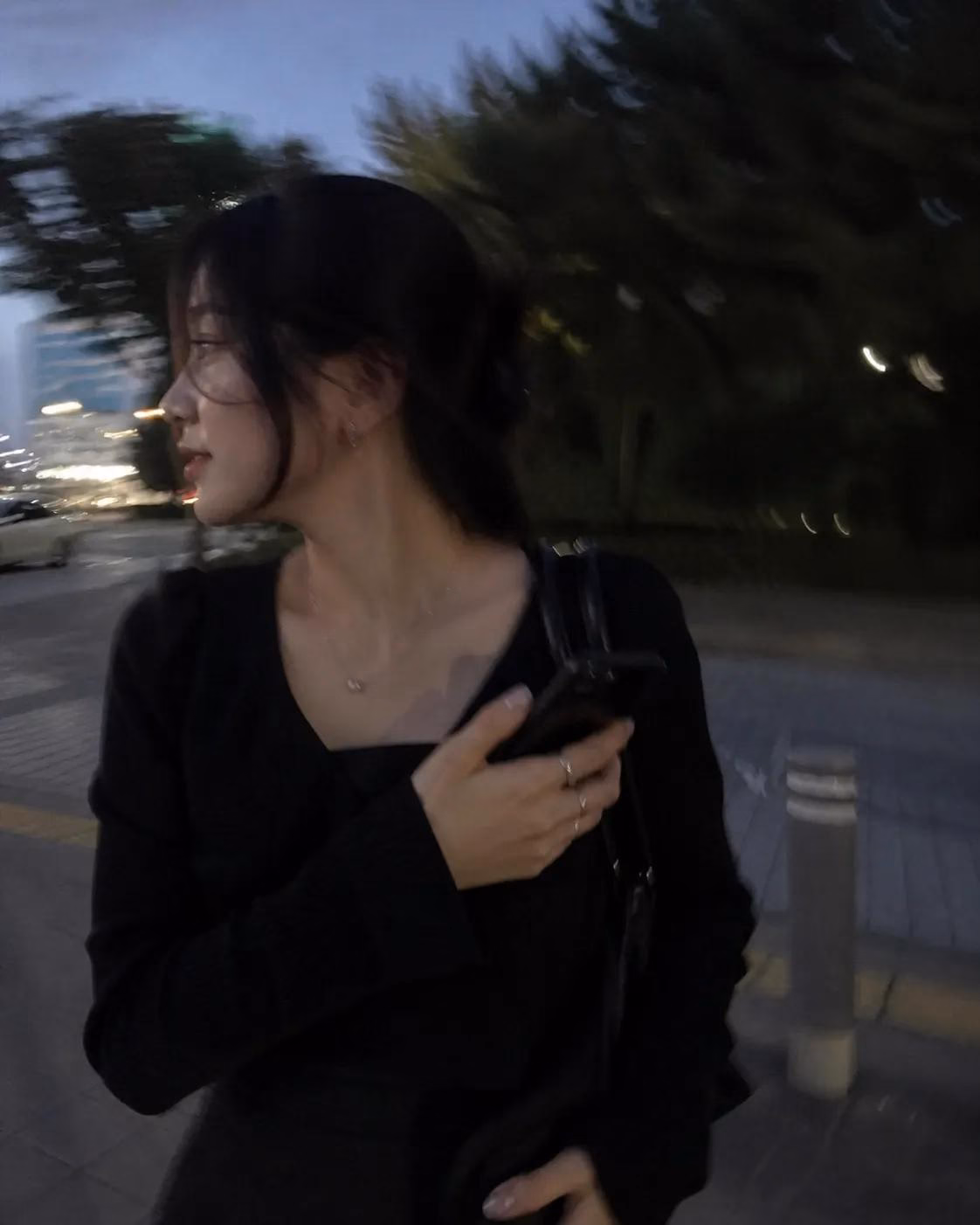 [AI生图咒语] 例383 – AI 日常生活 iPhone 抓拍