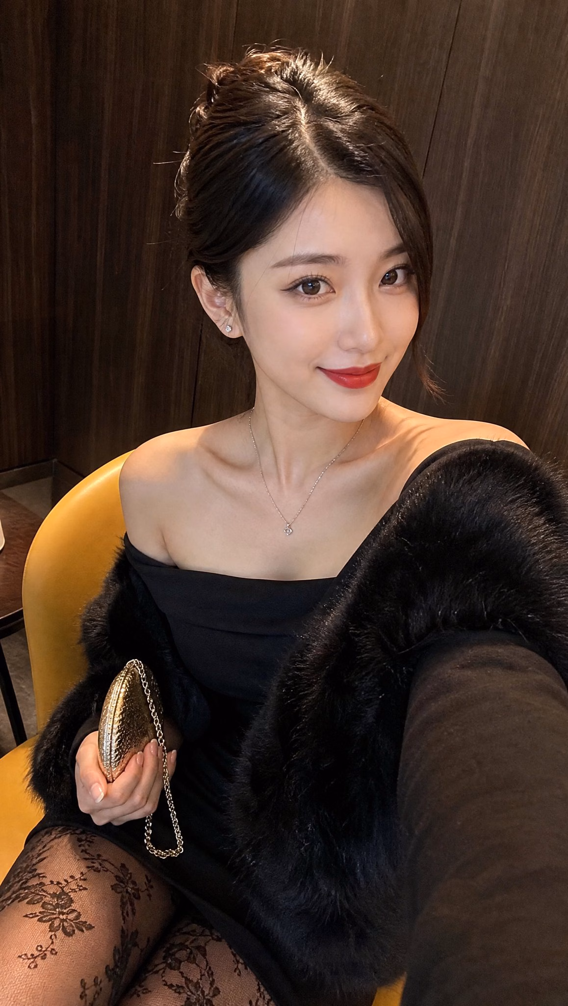 [AI生图咒语] 26岁东亚美女黑裙毛皮披肩人像