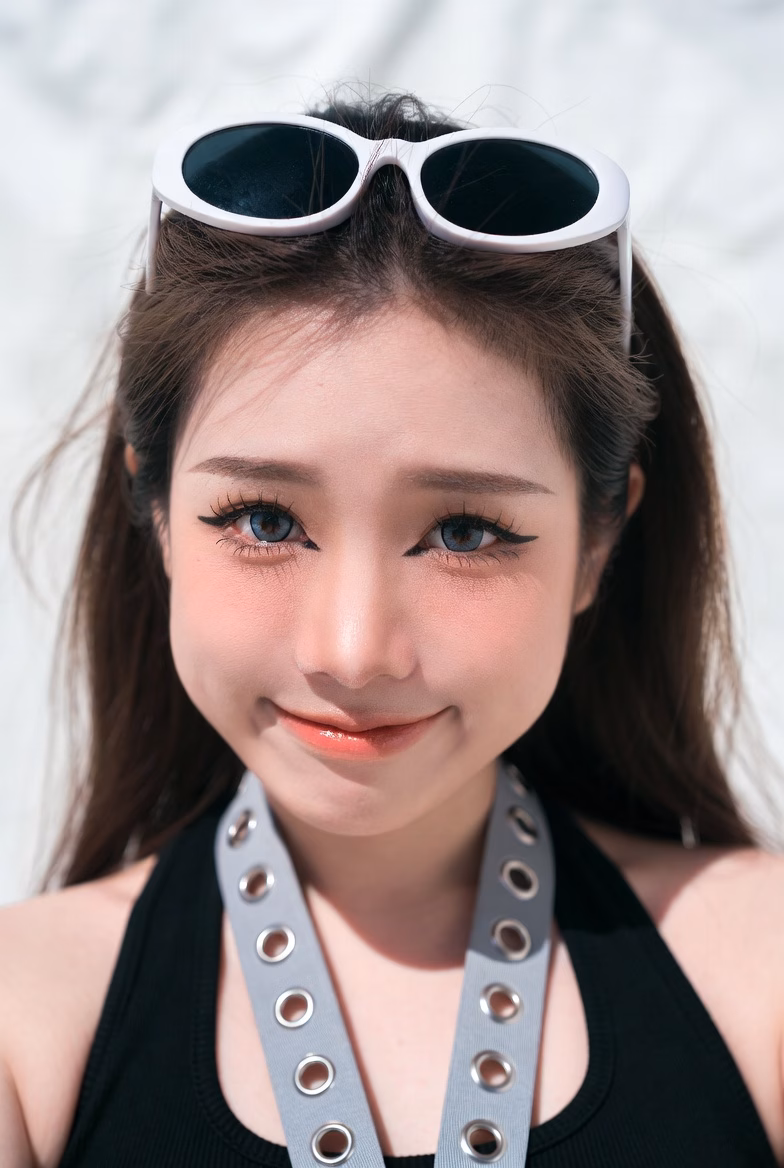 [AI生图咒语] 东亚少女近景写实自拍